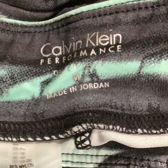 Calvin Klein Performance Capri Athletic Wear - Picture 3 of 5